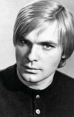 ����� ����